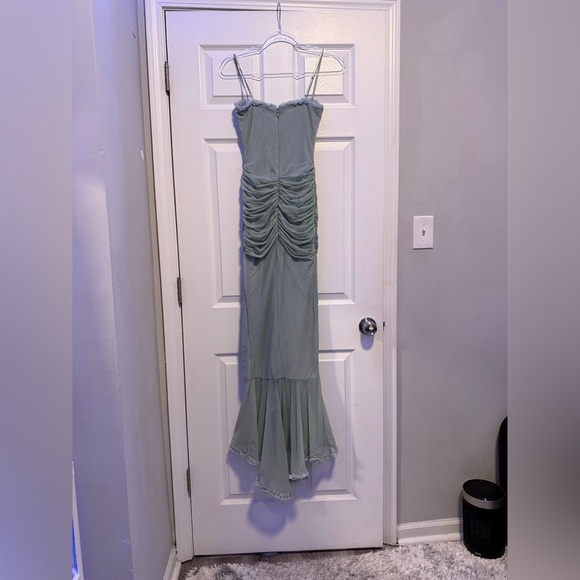 HOUSE OF CB "Gabriella" Pistachio Ruffled Front Gown NWOT - Picture 6 of 7